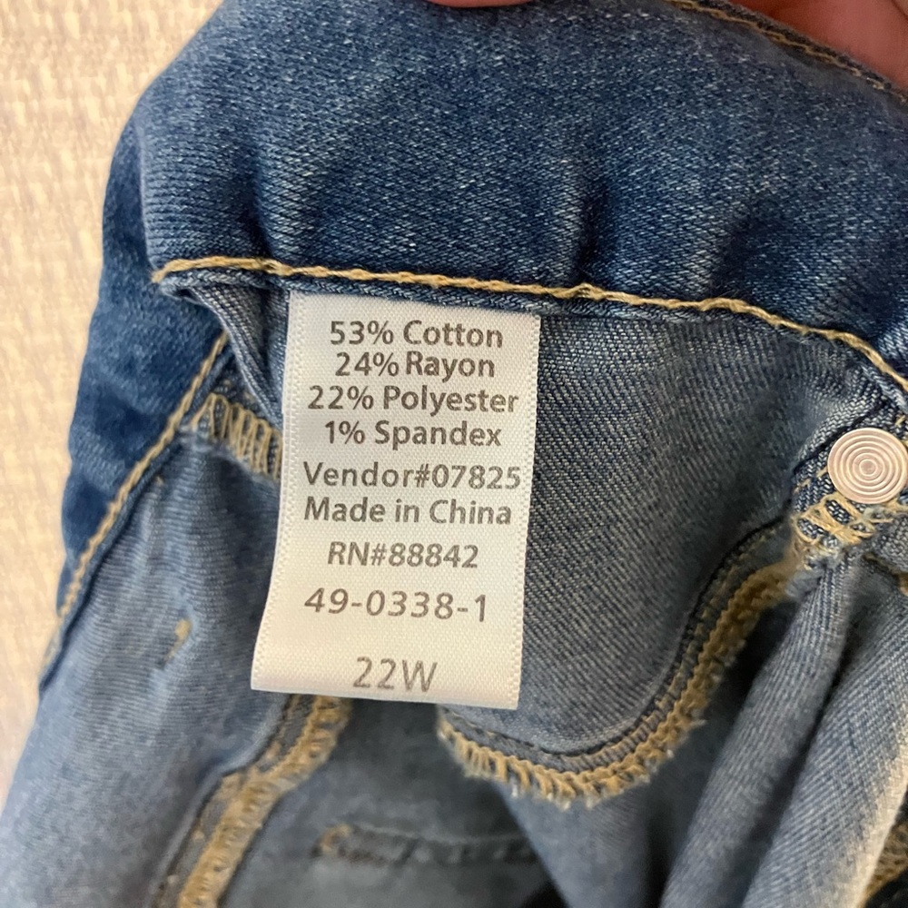 Capri  Jeans - Picture 3 of 4